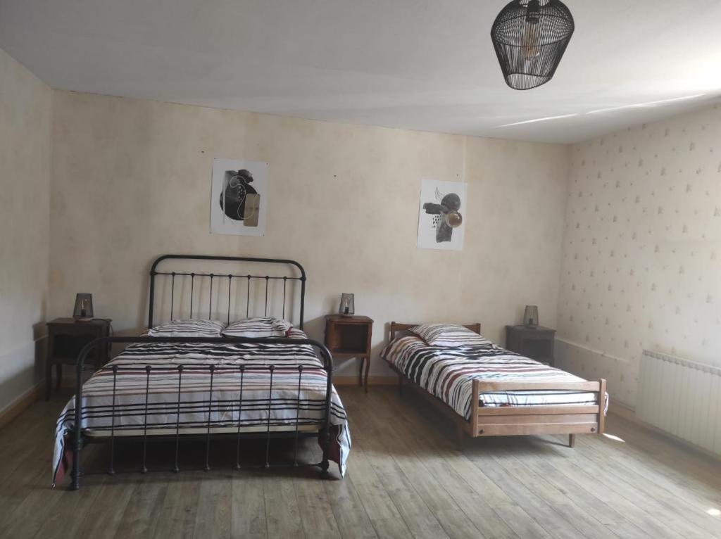 Gite Chez L'Oncle Jules Velesmes-Echevanne Buitenkant foto